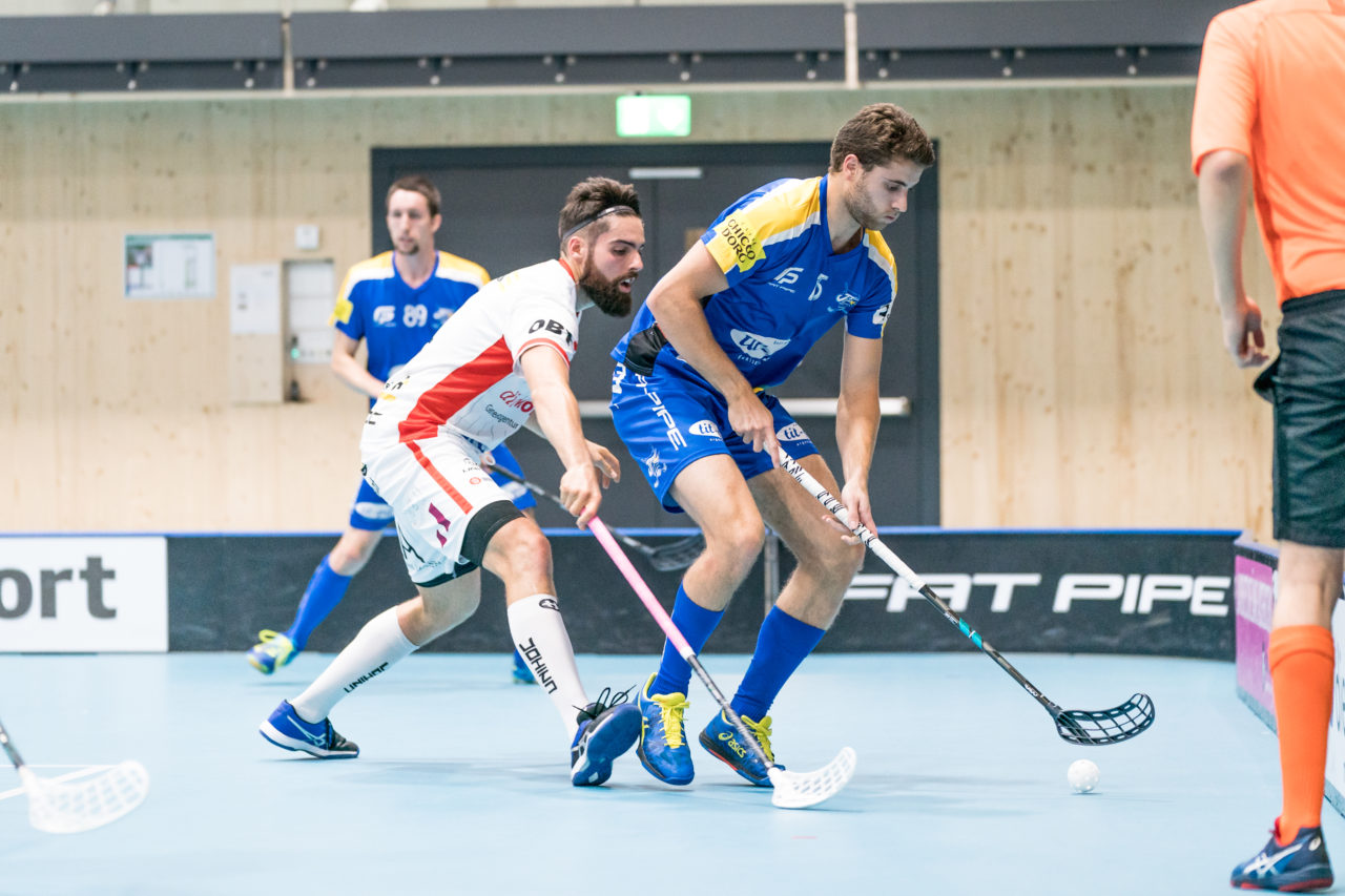 Sporthalle Stighag (Kloten), 12.10.2019, Unihockey Herren NLB 7. Runde, Kloten-Dietlikon Jets - RD March-Höfe Altendorf, Andrea Vitali (Nr. 15, Kloten-Dietlikon Jets) am Ball

(Claudio Schwarz, unihockey-fotos.ch)
