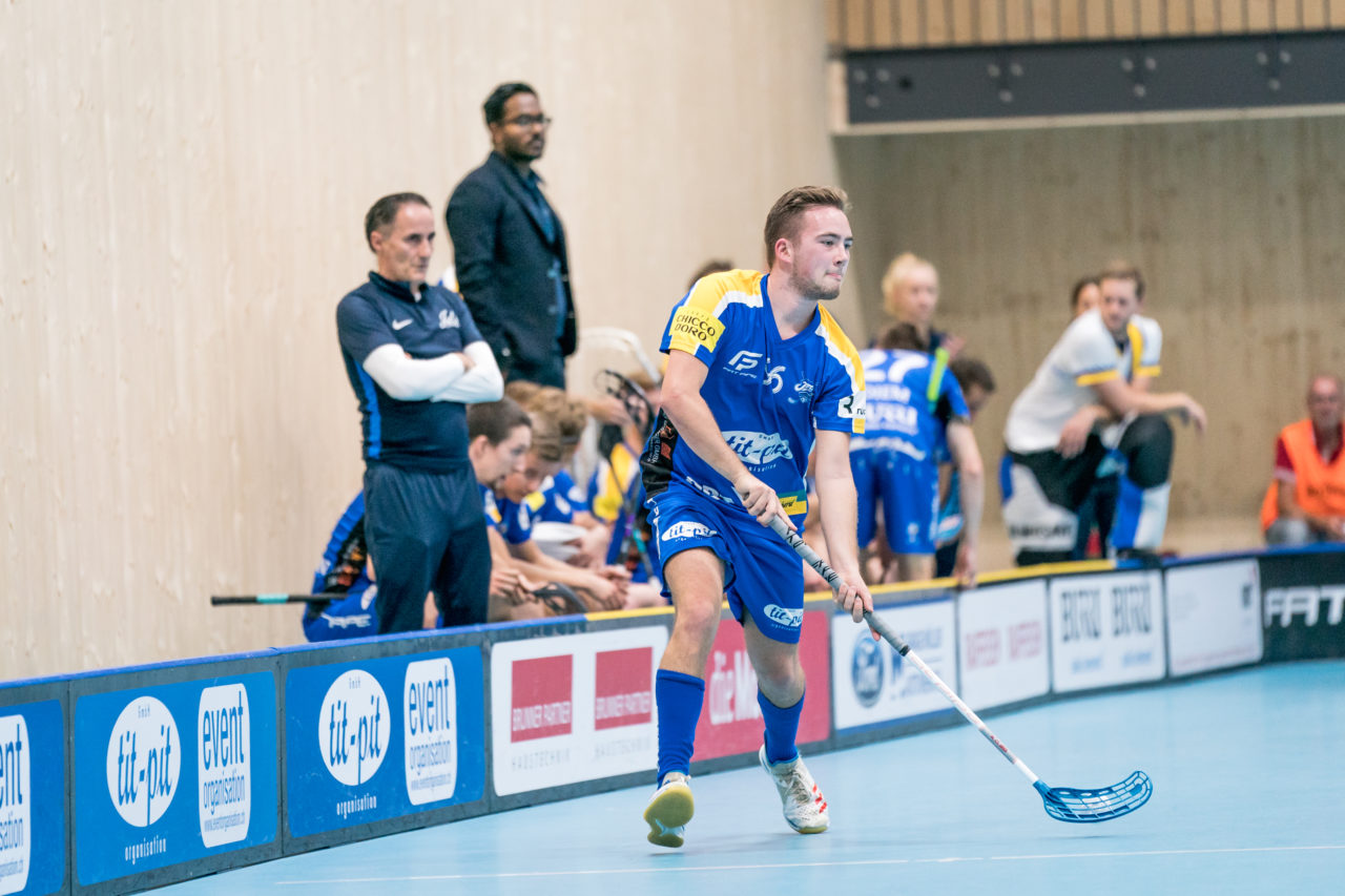 Sporthalle Stighag (Kloten), 12.10.2019, Unihockey Herren NLB 7. Runde, Kloten-Dietlikon Jets - RD March-Höfe Altendorf, Patrick Kapp (Nr. 96, Kloten-Dietlikon Jets) am Ball

(Claudio Schwarz, unihockey-fotos.ch)