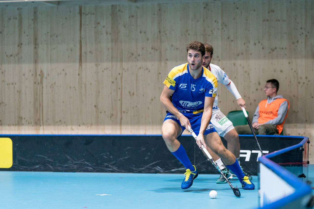 Sporthalle Stighag (Kloten), 12.10.2019, Unihockey Herren NLB 7. Runde, Kloten-Dietlikon Jets - RD March-Höfe Altendorf, Andrea Vitali (Nr. 15, Kloten-Dietlikon Jets) am Ball

(Claudio Schwarz, unihockey-fotos.ch)