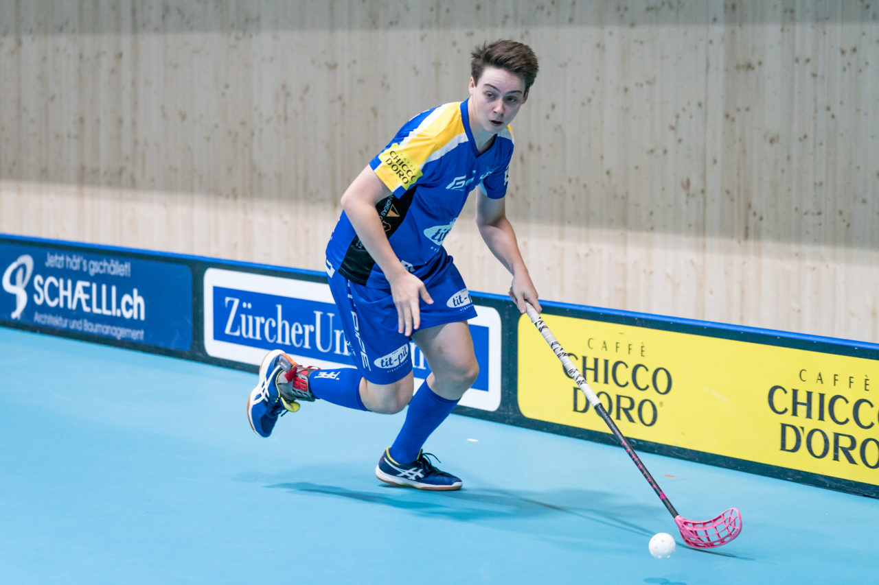 Sporthalle Stighag (Kloten), 12.10.2019, Unihockey Herren NLB 7. Runde, Kloten-Dietlikon Jets - RD March-Höfe Altendorf, Pascal Beutler (Nr. 7, Kloten-Dietlikon Jets) am Ball

(Claudio Schwarz, unihockey-fotos.ch)