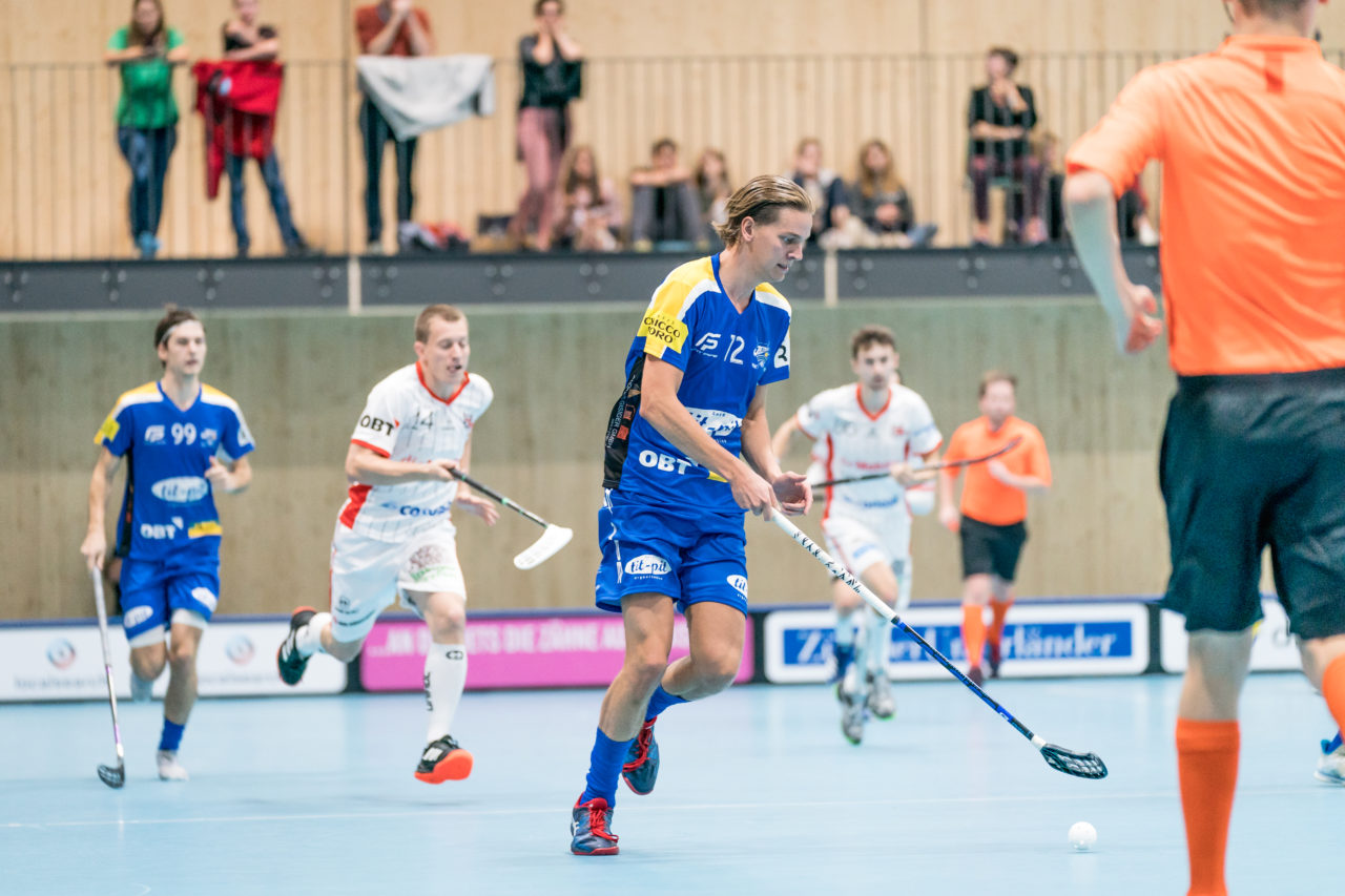 Sporthalle Stighag (Kloten), 12.10.2019, Unihockey Herren NLB 7. Runde, Kloten-Dietlikon Jets - RD March-Höfe Altendorf, Teemu Suomalainen (Nr. 72, Kloten-Dietlikon Jets) am Ball

(Claudio Schwarz, unihockey-fotos.ch)