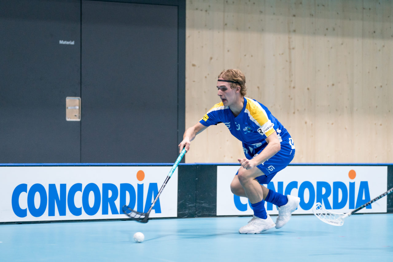 Sporthalle Stighag (Kloten), 12.10.2019, Unihockey Herren NLB 7. Runde, Kloten-Dietlikon Jets - RD March-Höfe Altendorf, Mischa Schmid (Nr. 31, Kloten-Dietlikon Jets) spielt den Ball

(Claudio Schwarz, unihockey-fotos.ch)