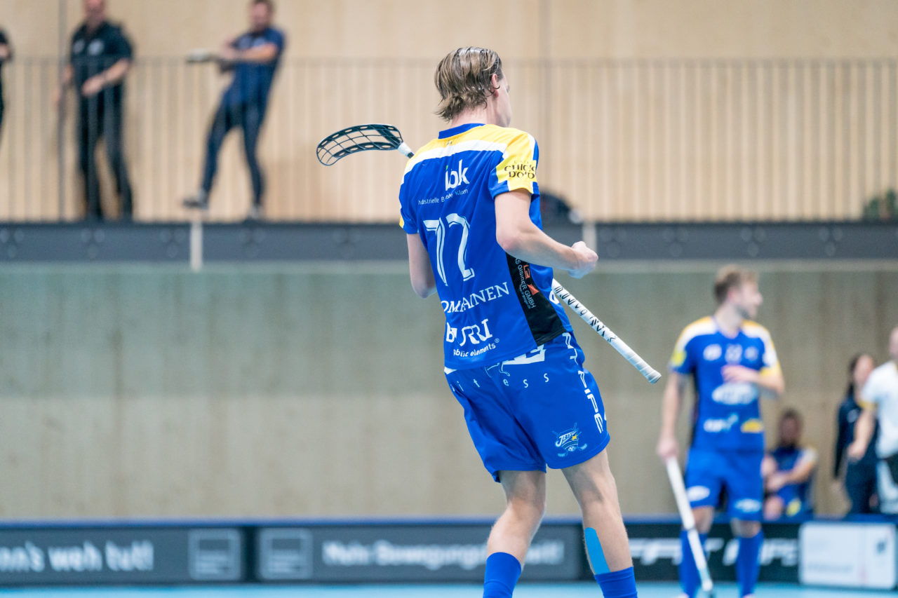 Sporthalle Stighag (Kloten), 12.10.2019, Unihockey Herren NLB 7. Runde, Kloten-Dietlikon Jets - RD March-Höfe Altendorf, Teemu Suomalainen (Nr. 72, Kloten-Dietlikon Jets) bejubelt seinen Treffer

(Claudio Schwarz, unihockey-fotos.ch)