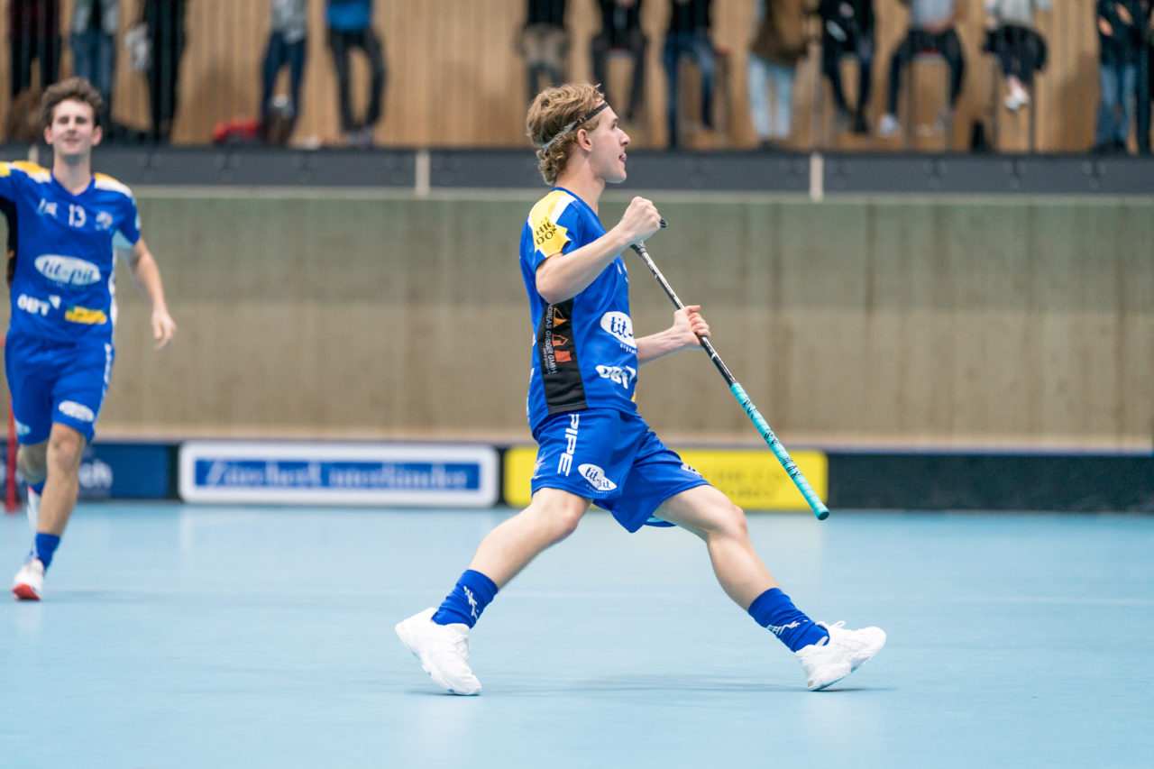 Sporthalle Stighag (Kloten), 12.10.2019, Unihockey Herren NLB 7. Runde, Kloten-Dietlikon Jets - RD March-Höfe Altendorf, Mischa Schmid (Nr. 31, Kloten-Dietlikon Jets) bejubelt seinen 3. Treffer

(Claudio Schwarz, unihockey-fotos.ch)