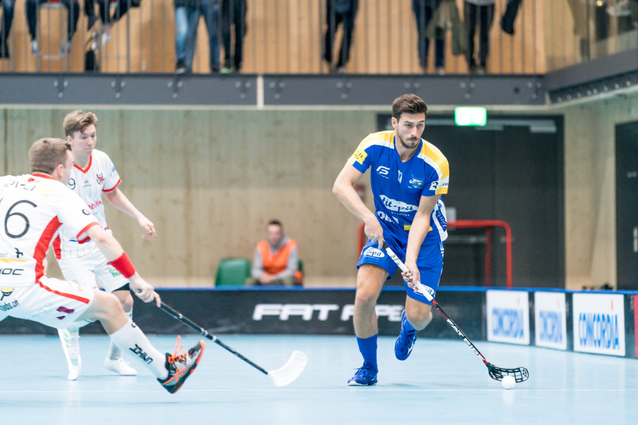 Sporthalle Stighag (Kloten), 12.10.2019, Unihockey Herren NLB 7. Runde, Kloten-Dietlikon Jets - RD March-Höfe Altendorf, Michael Schmied (Nr. 11, Kloten-Dietlikon Jets) am Ball

(Claudio Schwarz, unihockey-fotos.ch)
