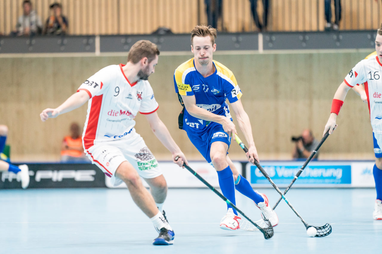 Sporthalle Stighag (Kloten), 12.10.2019, Unihockey Herren NLB 7. Runde, Kloten-Dietlikon Jets - RD March-Höfe Altendorf, Basile Diem (Nr. 27, Kloten-Dietlikon Jets) in vollem Lauf

(Claudio Schwarz, unihockey-fotos.ch)