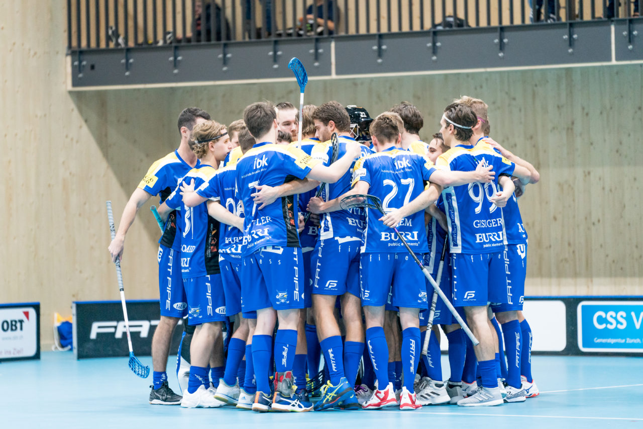 Sporthalle Stighag (Kloten), 12.10.2019, Unihockey Herren NLB 7. Runde, Kloten-Dietlikon Jets - RD March-Höfe Altendorf, Jubel über den Sieg bei den Jets

(Claudio Schwarz, unihockey-fotos.ch)