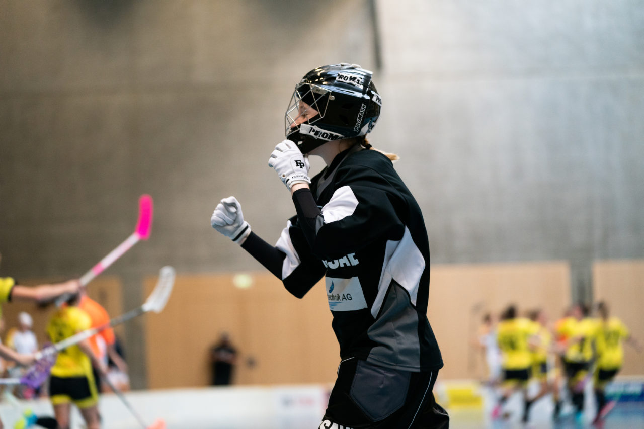 Sporthalle Wühre (Appenzell), 27.10.2019, Unihockey Damen Cup 1/8-Final, Unihockey Appenzell - Kloten-Dietlikon Jets, Marianne Knellwolf (Nr. 96, UH Appenzell) jubelt über das 1:0

(Claudio Schwarz, unihockey-fotos.ch)