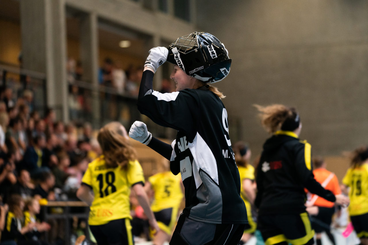 Sporthalle Wühre (Appenzell), 27.10.2019, Unihockey Damen Cup 1/8-Final, Unihockey Appenzell - Kloten-Dietlikon Jets, Marianne Knellwolf (Nr. 96, UH Appenzell) jubelt über das 1:0

(Claudio Schwarz, unihockey-fotos.ch)