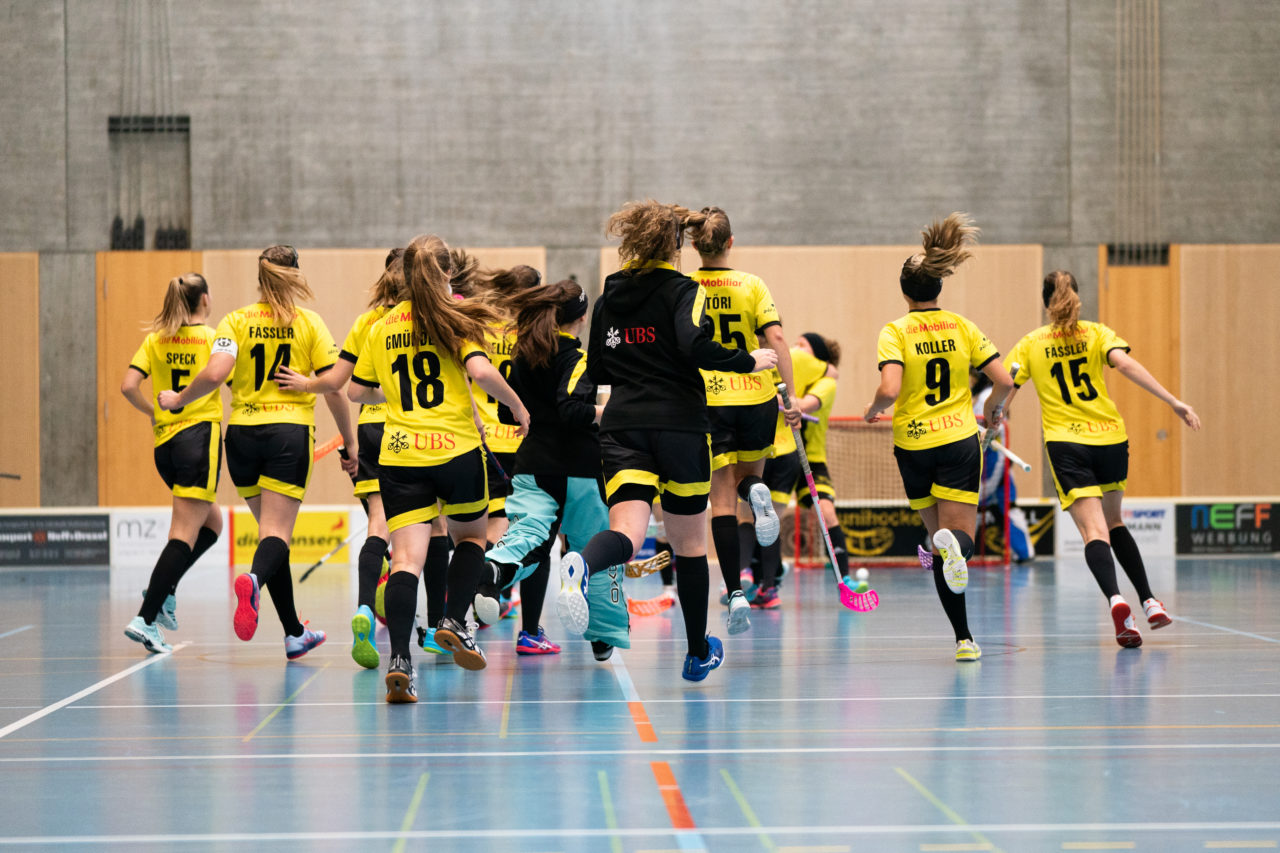 Sporthalle Wühre (Appenzell), 27.10.2019, Unihockey Damen Cup 1/8-Final, Unihockey Appenzell - Kloten-Dietlikon Jets, Appenzell jubelt über das 1:0

(Claudio Schwarz, unihockey-fotos.ch)