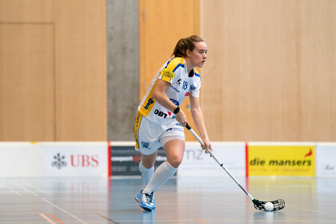Sporthalle Wühre (Appenzell), 27.10.2019, Unihockey Damen Cup 1/8-Final, Unihockey Appenzell - Kloten-Dietlikon Jets, Kassandra Luck (Nr. 18, Kloten-Dietlikon Jets) am Ball

(Claudio Schwarz, unihockey-fotos.ch)