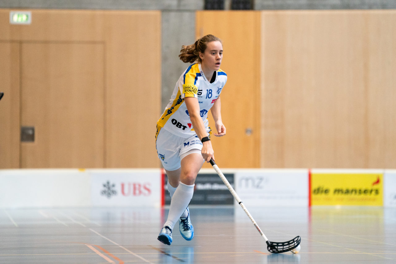 Sporthalle Wühre (Appenzell), 27.10.2019, Unihockey Damen Cup 1/8-Final, Unihockey Appenzell - Kloten-Dietlikon Jets, Kassandra Luck (Nr. 18, Kloten-Dietlikon Jets) am Ball

(Claudio Schwarz, unihockey-fotos.ch)