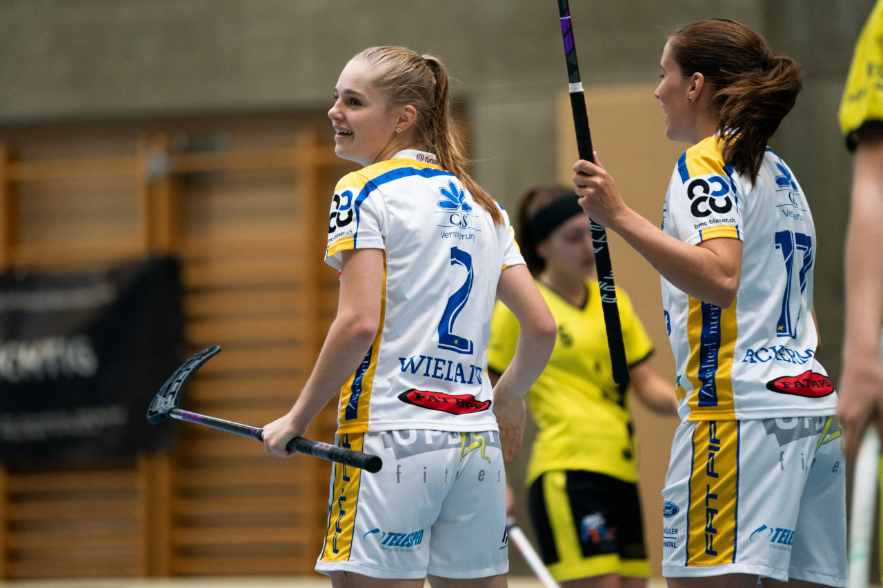 Sporthalle Wühre (Appenzell), 27.10.2019, Unihockey Damen Cup 1/8-Final, Unihockey Appenzell - Kloten-Dietlikon Jets, Leonie Wieland (Nr. 2, Kloten-Dietlikon Jets) bejubelt das 1:1

(Claudio Schwarz, unihockey-fotos.ch)