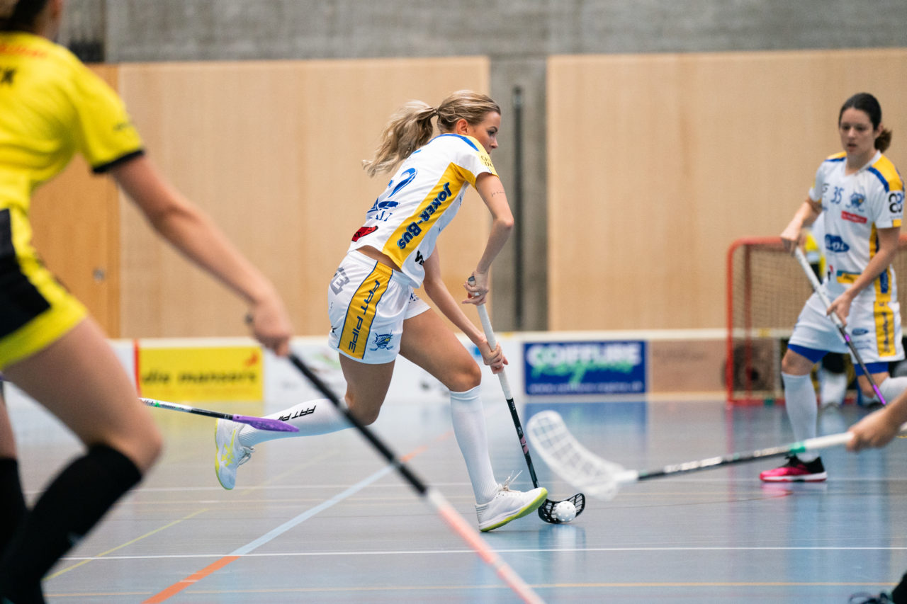 Sporthalle Wühre (Appenzell), 27.10.2019, Unihockey Damen Cup 1/8-Final, Unihockey Appenzell - Kloten-Dietlikon Jets, Iza Rydfjäll (Nr. 22, Kloten-Dietlikon Jets) am Ball

(Claudio Schwarz, unihockey-fotos.ch)