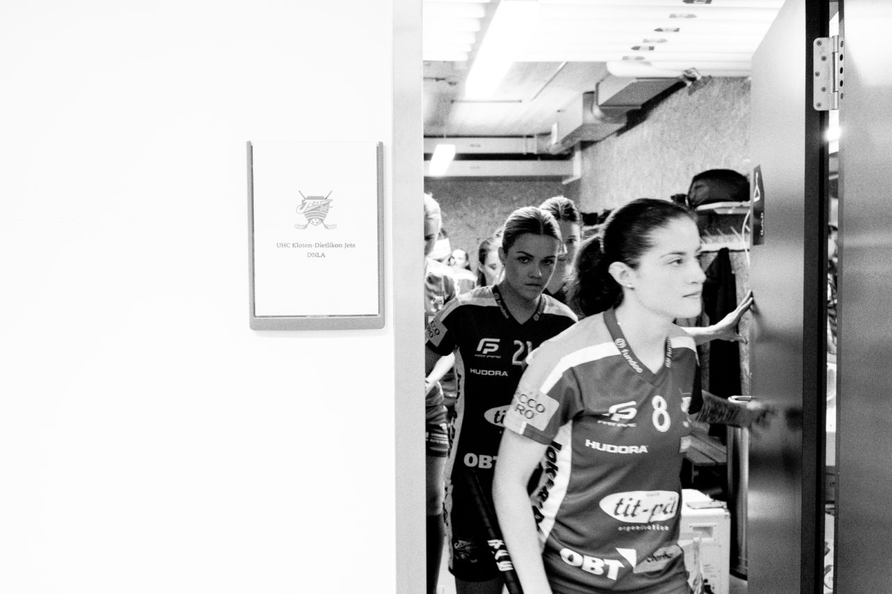 Sporthalle Stighag (Kloten), 16.11.2019, Damen NLA Runde 9, Kloten-Dietlikon Jets - Skorpion Emmental Zollbrück, Alice Granstedt (Nr. 21, Kloten-Dietlikon Jets) vor dem Spiel

(Claudio Schwarz, unihockey-fotos.ch)