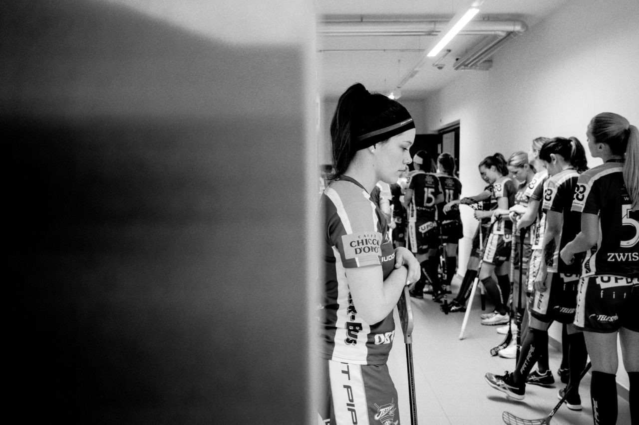 Sporthalle Stighag (Kloten), 16.11.2019, Damen NLA Runde 9, Kloten-Dietlikon Jets - Skorpion Emmental Zollbrück, Tanja Bühler (Nr. 92, Kloten-Dietlikon Jets) vor dem Spiel

(Claudio Schwarz, unihockey-fotos.ch)