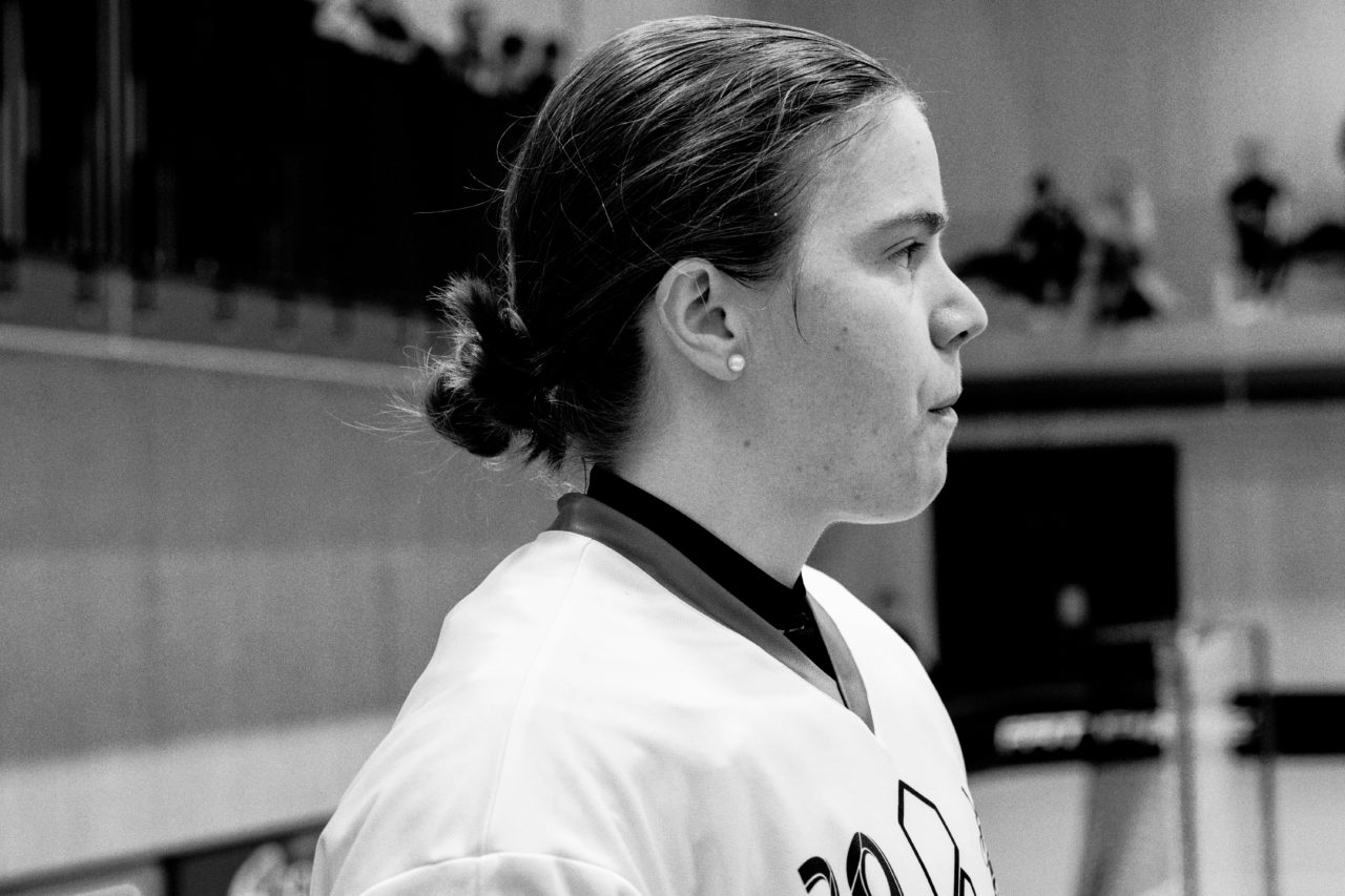 Sporthalle Stighag (Kloten), 16.11.2019, Damen NLA Runde 9, Kloten-Dietlikon Jets - Skorpion Emmental Zollbrück, Monika Schmid (Nr. 29, Kloten-Dietlikon Jets) vor dem Spiel

(Claudio Schwarz, unihockey-fotos.ch)