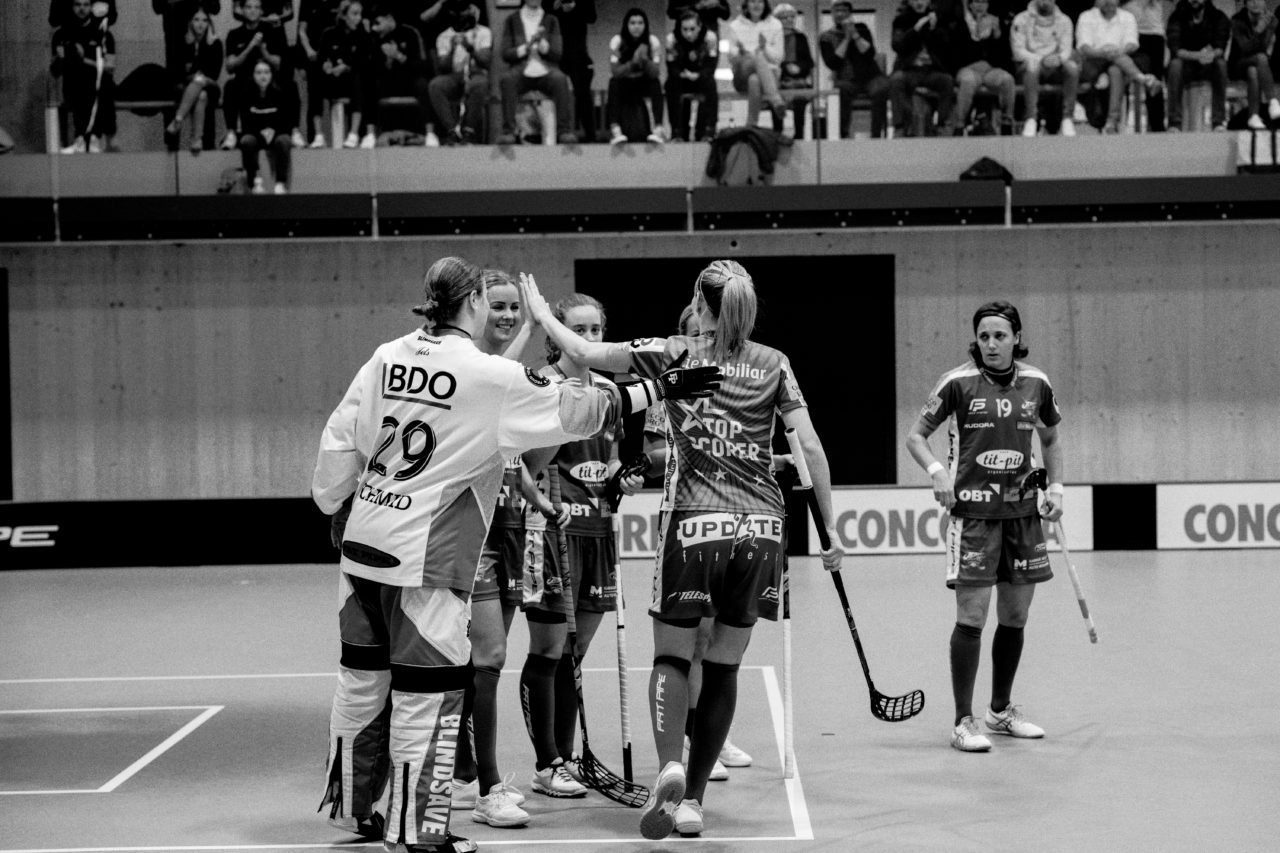 Sporthalle Stighag (Kloten), 16.11.2019, Damen NLA Runde 9, Kloten-Dietlikon Jets - Skorpion Emmental Zollbrück, Michelle Wiki (Nr. 6, Kloten-Dietlikon Jets) vor dem Spiel

(Claudio Schwarz, unihockey-fotos.ch)