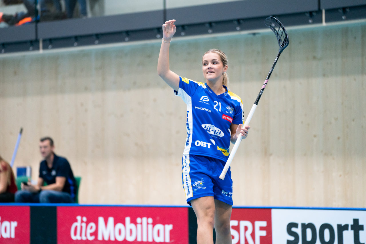 Sporthalle Stighag (Kloten), 16.11.2019, Damen NLA Runde 9, Kloten-Dietlikon Jets - Skorpion Emmental Zollbrück, Alice Granstedt (Nr. 21, Kloten-Dietlikon Jets) bejubelt das 2:0

(Claudio Schwarz, unihockey-fotos.ch)