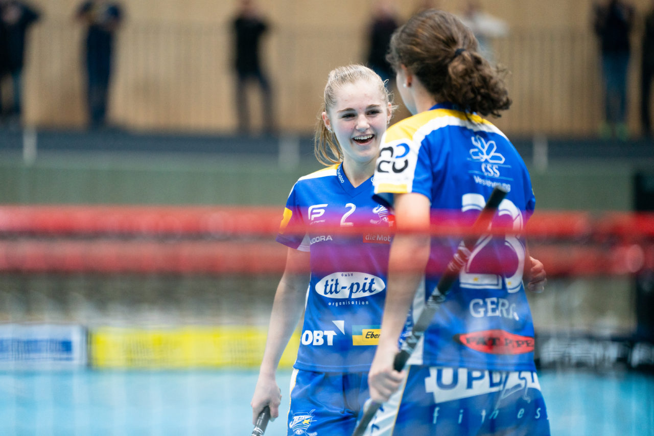 Sporthalle Stighag (Kloten), 16.11.2019, Damen NLA Runde 9, Kloten-Dietlikon Jets - Skorpion Emmental Zollbrück, Leonie Wieland (Nr. 2, Kloten-Dietlikon Jets) bejubelt das 3:1

(Claudio Schwarz, unihockey-fotos.ch)