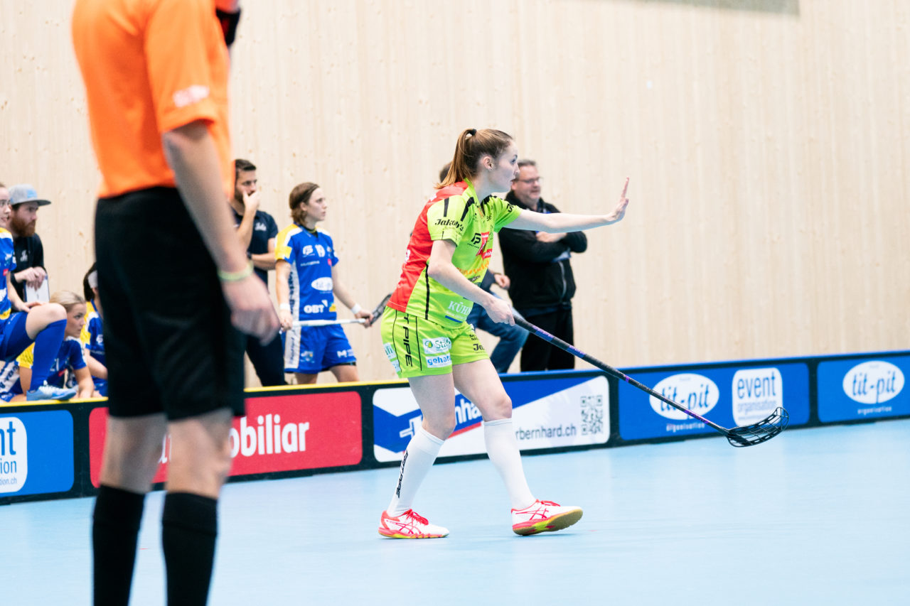 Sporthalle Stighag (Kloten), 16.11.2019, Damen NLA Runde 9, Kloten-Dietlikon Jets - Skorpion Emmental Zollbrück, Nathalie Spichiger (Nr. 26, Skorpion Emmental Zollbrück) im Powerplay

(Claudio Schwarz, unihockey-fotos.ch)