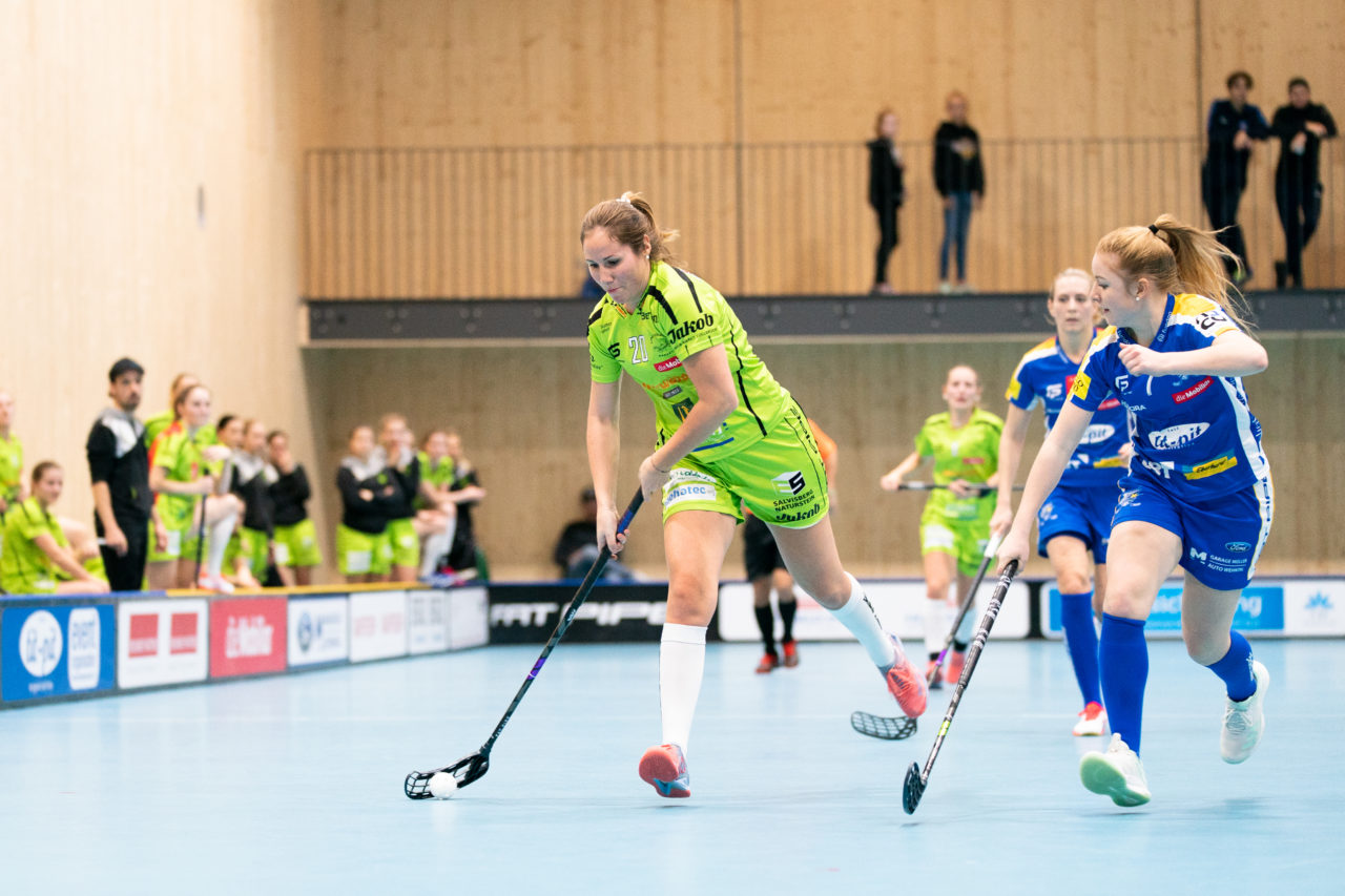 Sporthalle Stighag (Kloten), 16.11.2019, Damen NLA Runde 9, Kloten-Dietlikon Jets - Skorpion Emmental Zollbrück, Flavia Kuratli (Nr. 20, Skorpion Emmental Zollbrück) schliesst ab

(Claudio Schwarz, unihockey-fotos.ch)