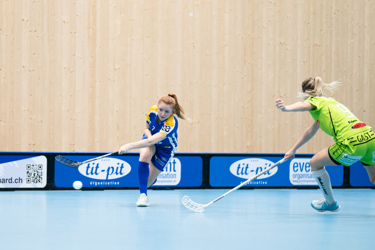 Sporthalle Stighag (Kloten), 16.11.2019, Damen NLA Runde 9, Kloten-Dietlikon Jets - Skorpion Emmental Zollbrück, Rahel Rieder (Nr. 7, Kloten-Dietlikon Jets) schliesst ab

(Claudio Schwarz, unihockey-fotos.ch)