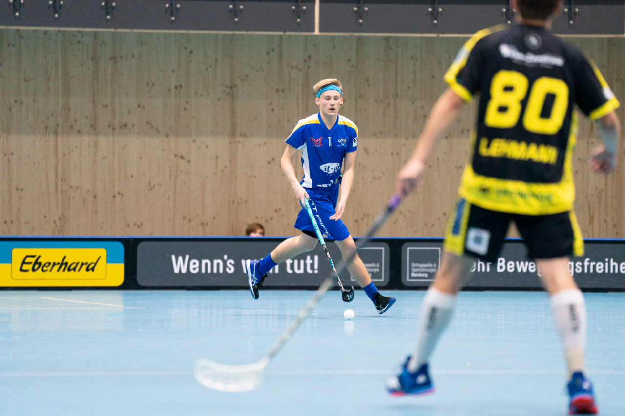 Sporthalle Stighag (Kloten), 16.11.2019, Junioren U21 B Runde 8, Kloten-Dietlikon Jets - Unihockey Luzern, Nick Christen (Nr. 11, Kloten-Dietlikon Jets) am Ball

(Claudio Schwarz, unihockey-fotos.ch)