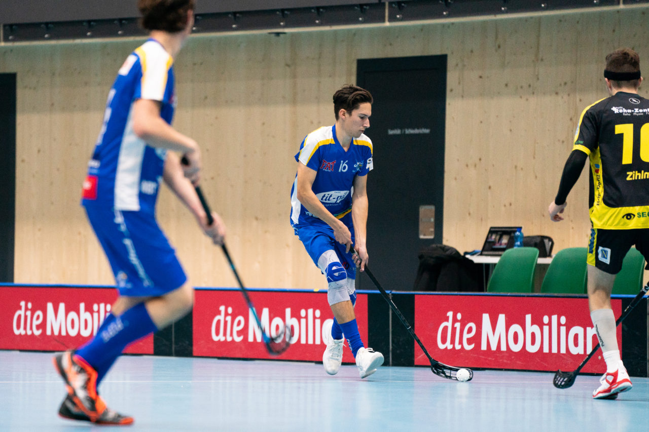 Sporthalle Stighag (Kloten), 16.11.2019, Junioren U21 B Runde 8, Kloten-Dietlikon Jets - Unihockey Luzern, Robin Baracchi (Nr. 16, Kloten-Dietlikon Jets) am Ball

(Claudio Schwarz, unihockey-fotos.ch)