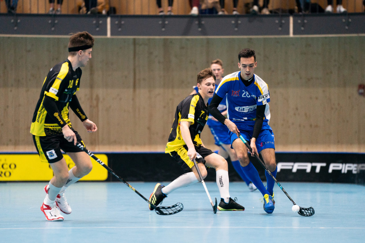 Sporthalle Stighag (Kloten), 16.11.2019, Junioren U21 B Runde 8, Kloten-Dietlikon Jets - Unihockey Luzern, Marco Kirchhofer (Nr. 28, Kloten-Dietlikon Jets) am Ball

(Claudio Schwarz, unihockey-fotos.ch)