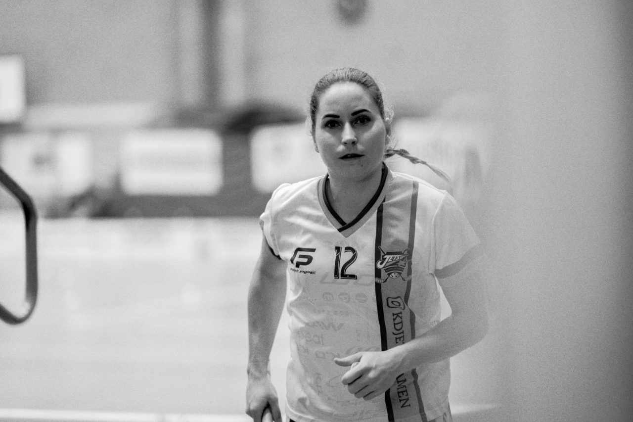 Gewerbliche Berufsschule Chur (Chur), 03.11.2019, Unihockey Damen NLA 7. Runde, piranha chur - Kloten-Dietlikon Jets, Tanja Stella (Nr. 12, Kloten-Dietlikon Jets) vor dem Spiel

(Claudio Schwarz, unihockey-fotos.ch)