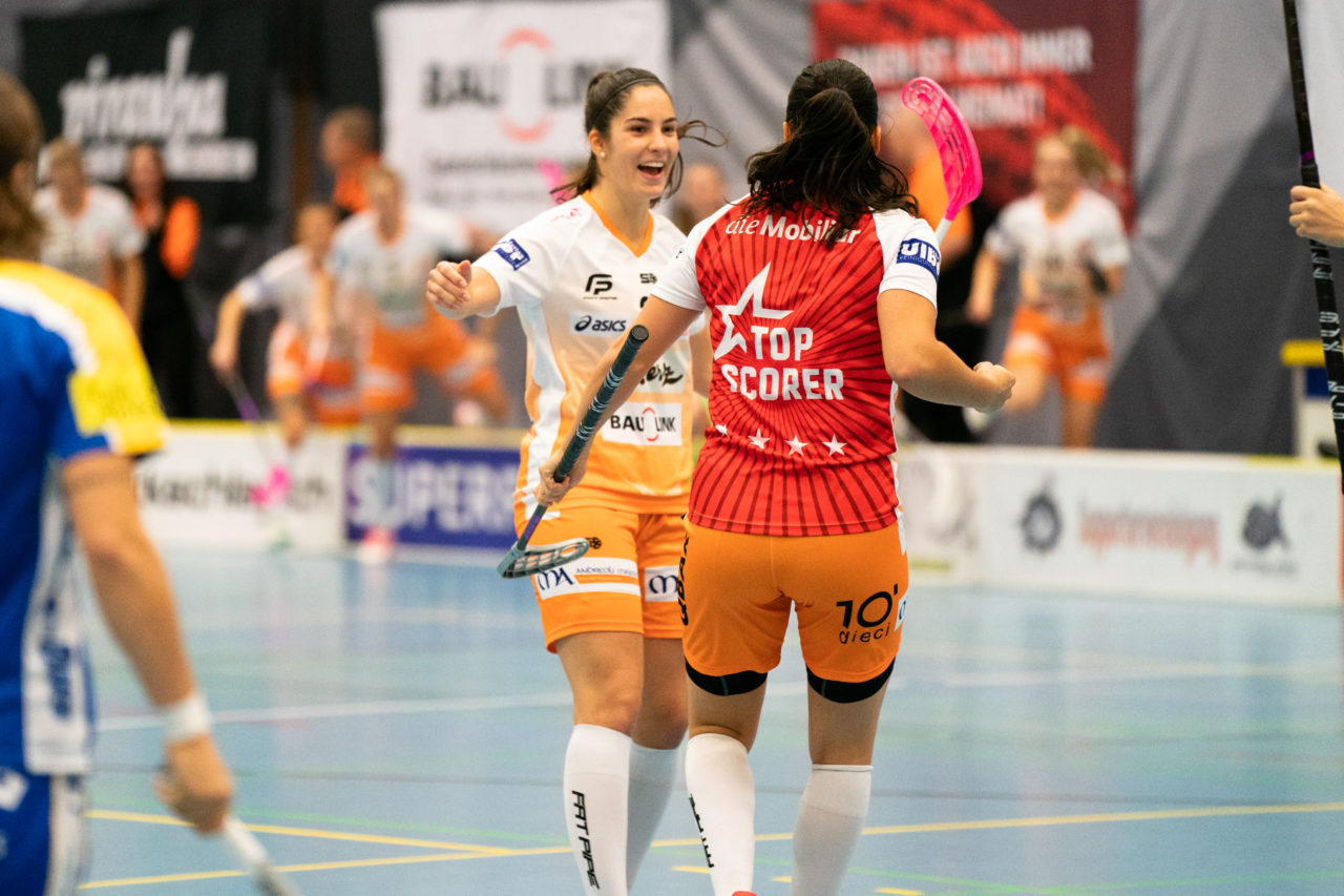 Gewerbliche Berufsschule Chur (Chur), 03.11.2019, Unihockey Damen NLA 7. Runde, piranha chur - Kloten-Dietlikon Jets, Churer Torjubel

(Claudio Schwarz, unihockey-fotos.ch)