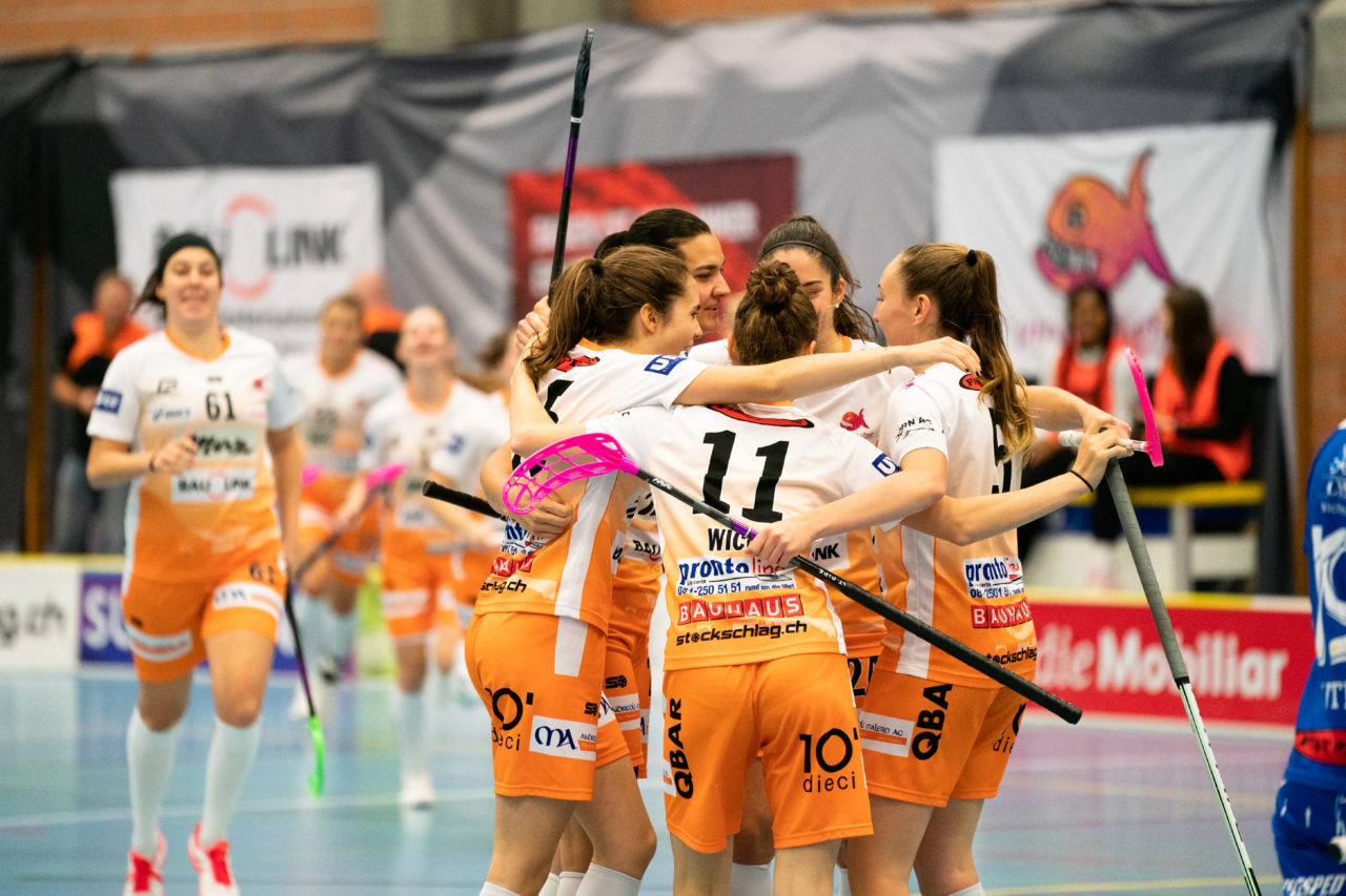 Gewerbliche Berufsschule Chur (Chur), 03.11.2019, Unihockey Damen NLA 7. Runde, piranha chur - Kloten-Dietlikon Jets, Churer Torjubel

(Claudio Schwarz, unihockey-fotos.ch)