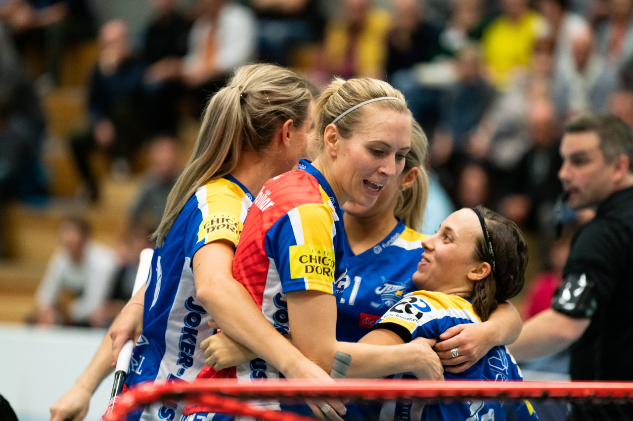 Gewerbliche Berufsschule Chur (Chur), 03.11.2019, Unihockey Damen NLA 7. Runde, piranha chur - Kloten-Dietlikon Jets, Torjubel der Jets

(Claudio Schwarz, unihockey-fotos.ch)
