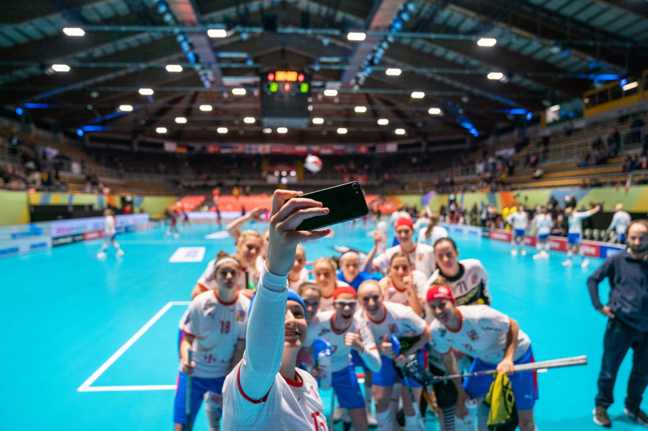 WFC 2019, Switzerland: 08.12.2019, Neuchâtel, Patinoire du Littoral, Selfie team Czech Republic

Event page: neuchatel2019.ch
Credit: Claudio Schwarz, unihockey-fotos.ch