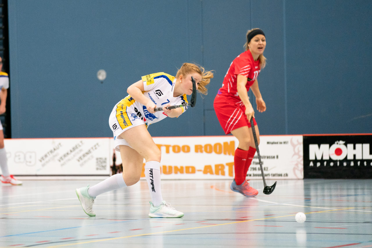 Damen NLA Runde 13, Switzerland: 22.12.2019, Frauenfeld, Kantihalle Frauenfeld, Rahel Rieder (Nr. 7, Kloten-Dietlikon Jets) schiesst

Claudio Schwarz, unihockey-fotos.ch