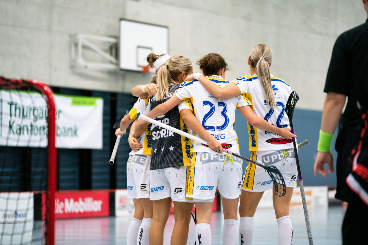 Damen NLA Runde 13, Switzerland: 22.12.2019, Frauenfeld, Kantihalle Frauenfeld, die Jets jubeln

Claudio Schwarz, unihockey-fotos.ch