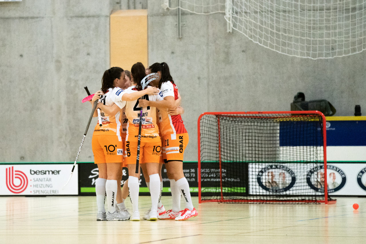 Damen NLA Runde 11, Switzerland: 21.12.2019, Wald ZH, Sporthalle Elba, Torjubel piranha chur

Claudio Schwarz, unihockey-fotos.ch