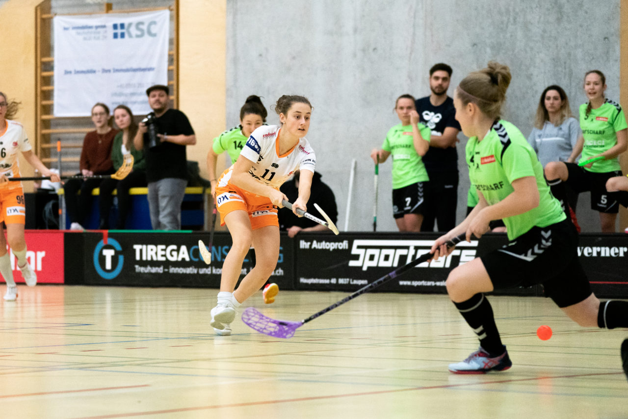 Damen NLA Runde 11, Switzerland: 21.12.2019, Wald ZH, Sporthalle Elba, Marcia Wick (Nr. 11, piranha chur) schliesst ab

Claudio Schwarz, unihockey-fotos.ch