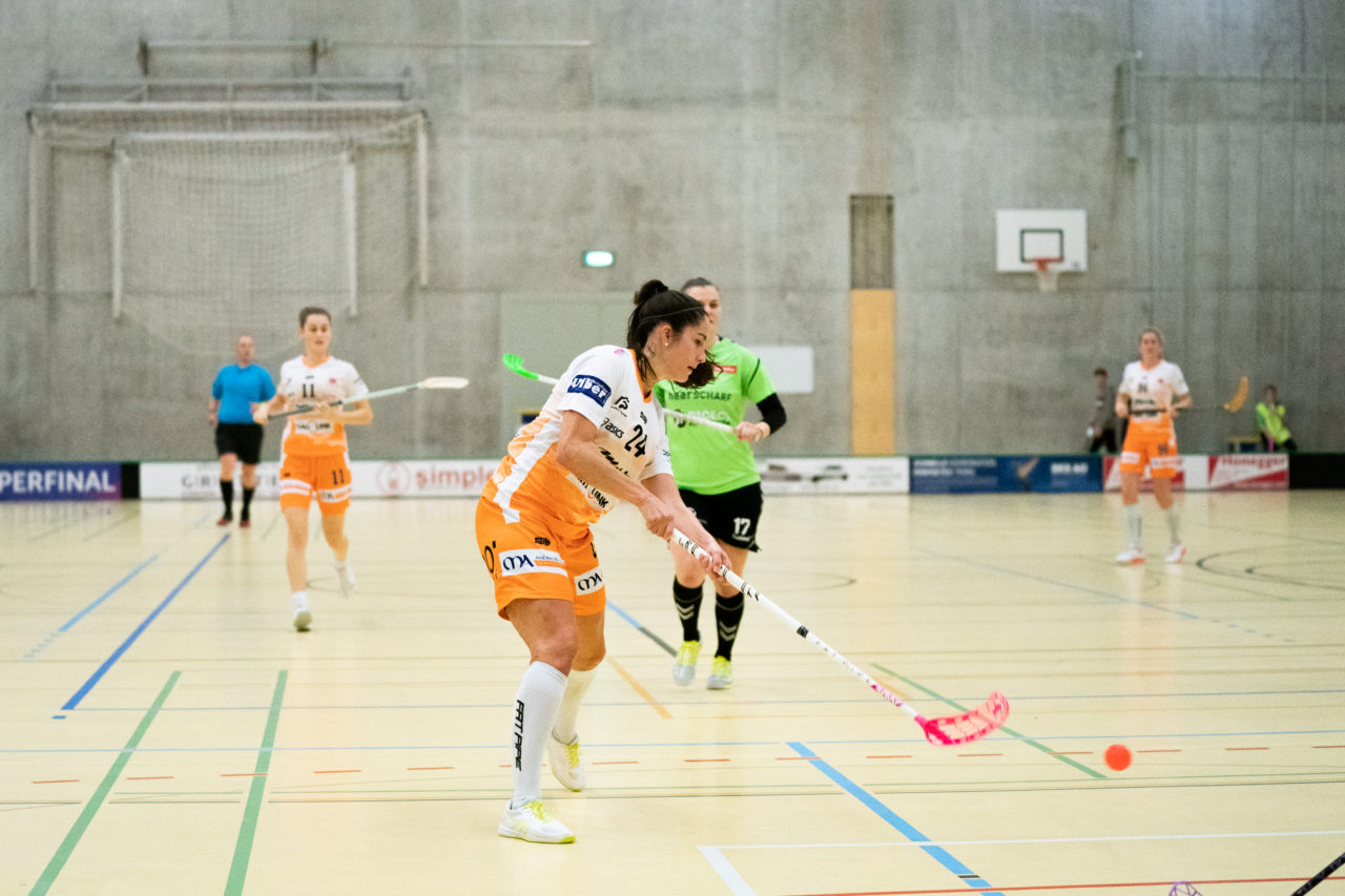 Damen NLA Runde 11, Switzerland: 21.12.2019, Wald ZH, Sporthalle Elba, Flurina Marti (Nr. 24, piranha chur) schiesst

Claudio Schwarz, unihockey-fotos.ch
