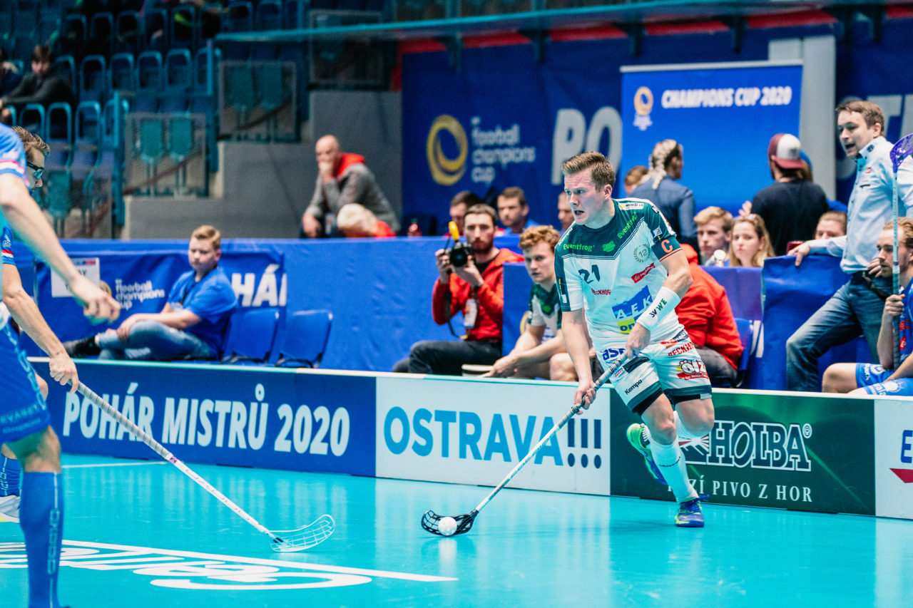Champions Cup Ostrava - Semifinal 2 Men, Czech Republic: 11.01.2020, Ostrava, RT TORAX ARENA, Vaananen Tatu (Nr. 21, SV Wiler-Ersigen) am Ball

Credit: Claudio Schwarz, unihockey-fotos.ch
