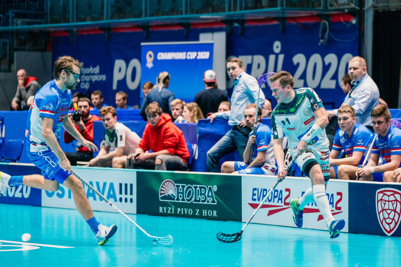 Champions Cup Ostrava - Semifinal 2 Men, Czech Republic: 11.01.2020, Ostrava, RT TORAX ARENA, Vaananen Tatu (Nr. 21, SV Wiler-Ersigen) spielt den Ball zurück

Credit: Claudio Schwarz, unihockey-fotos.ch