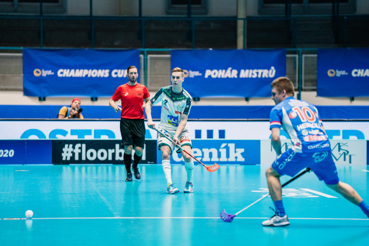 Champions Cup Ostrava - Semifinal 2 Men, Czech Republic: 11.01.2020, Ostrava, RT TORAX ARENA, Bischofberger Nicola (Nr. 2, SV Wiler-Ersigen) spielt den Ball

Credit: Claudio Schwarz, unihockey-fotos.ch