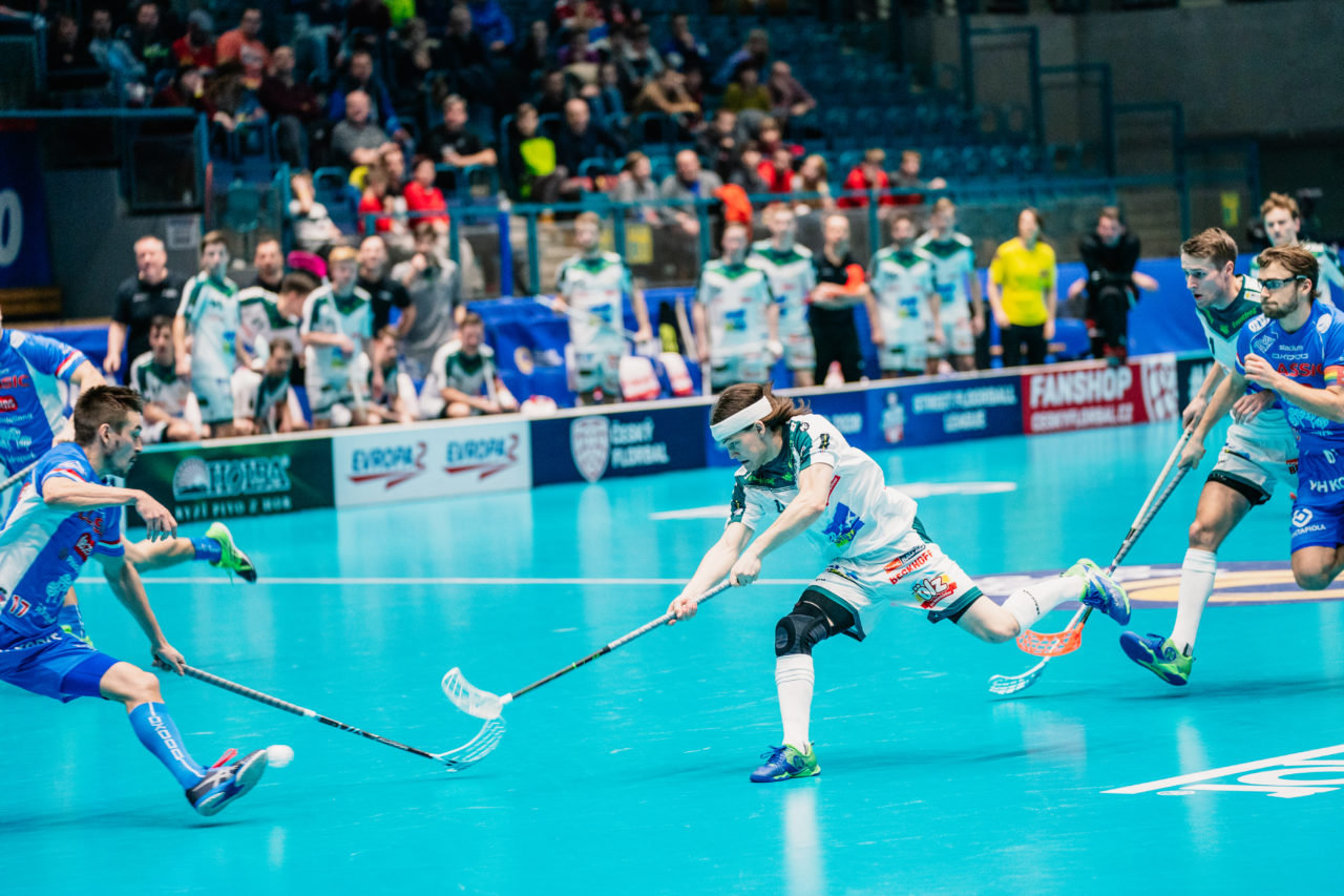 Champions Cup Ostrava - Semifinal 2 Men, Czech Republic: 11.01.2020, Ostrava, RT TORAX ARENA, Dudovic Michal (Nr. 4, SV Wiler-Ersigen) schiesst das 0:2

Credit: Claudio Schwarz, unihockey-fotos.ch