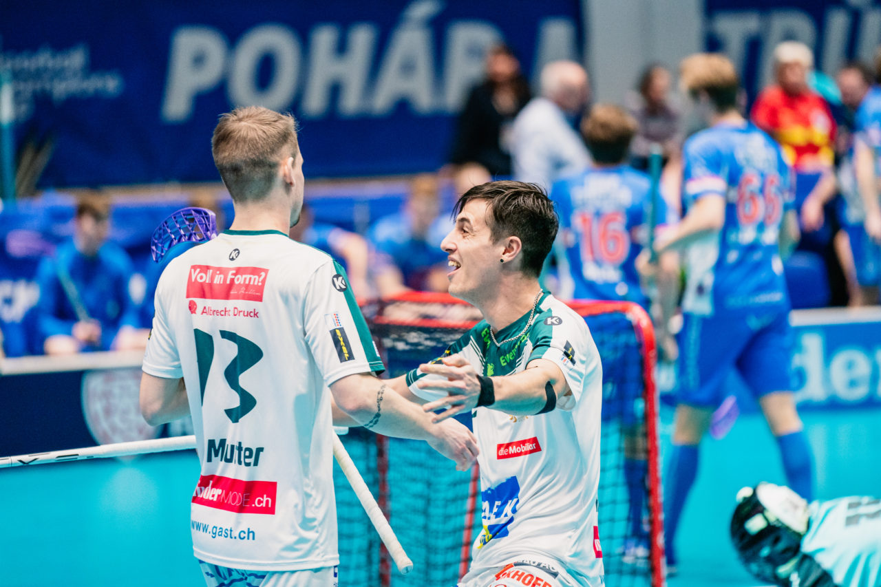 Champions Cup Ostrava - Semifinal 2 Men, Czech Republic: 11.01.2020, Ostrava, RT TORAX ARENA, Mutter Claudio (Nr. 13, SV Wiler-Ersigen) jubelt mit Rentsch Marco (Nr. 97, SV Wiler-Ersigen)

Credit: Claudio Schwarz, unihockey-fotos.ch