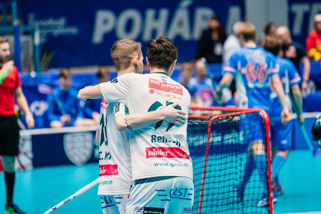 Champions Cup Ostrava - Semifinal 2 Men, Czech Republic: 11.01.2020, Ostrava, RT TORAX ARENA, Mutter Claudio (Nr. 13, SV Wiler-Ersigen) jubelt mit Rentsch Marco (Nr. 97, SV Wiler-Ersigen)

Credit: Claudio Schwarz, unihockey-fotos.ch