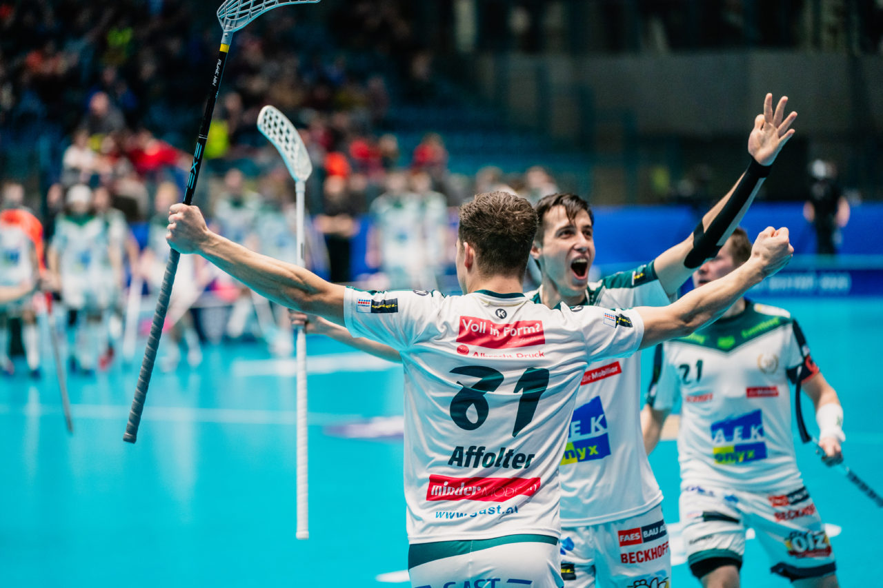 Champions Cup Ostrava - Semifinal 2 Men, Czech Republic: 11.01.2020, Ostrava, RT TORAX ARENA, Affolter Philipp (Nr. 81, SV Wiler-Ersigen) jubelt mit Rentsch Marco (Nr. 97, SV Wiler-Ersigen)

Credit: Claudio Schwarz, unihockey-fotos.ch