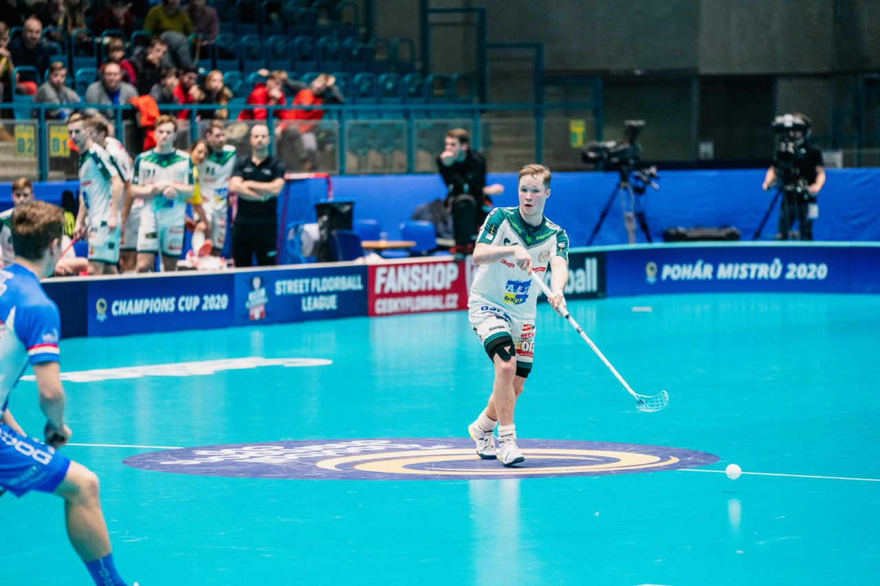 Champions Cup Ostrava - Semifinal 2 Men, Czech Republic: 11.01.2020, Ostrava, RT TORAX ARENA, Savonen Krister (Nr. 56, SV Wiler-Ersigen) spielt den Ball

Credit: Claudio Schwarz, unihockey-fotos.ch