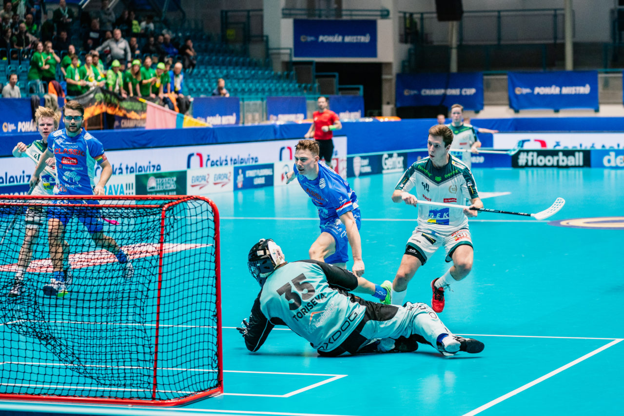 Champions Cup Ostrava - Semifinal 2 Men, Czech Republic: 11.01.2020, Ostrava, RT TORAX ARENA, Louis Marco (Nr. 94, SV Wiler-Ersigen) schiesst

Credit: Claudio Schwarz, unihockey-fotos.ch
