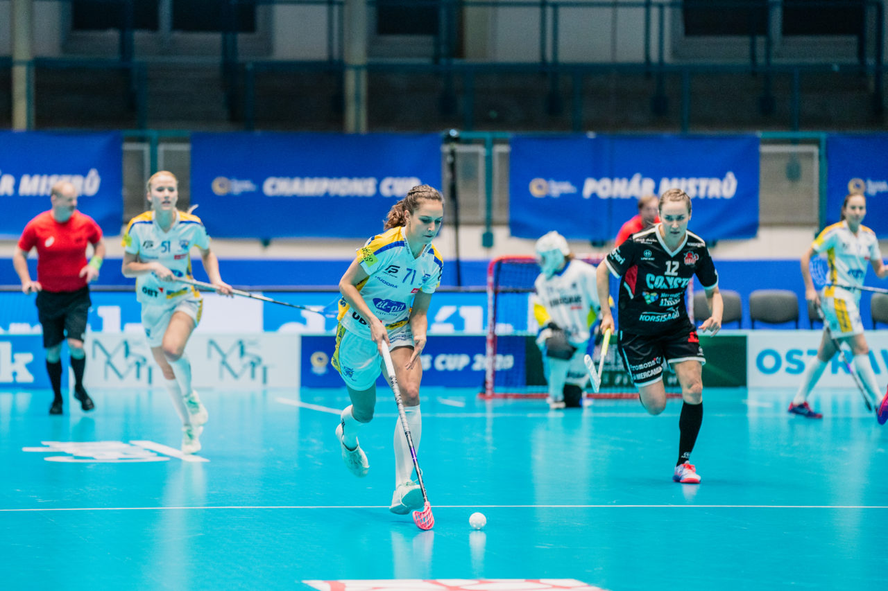 Champions Cup Ostrava - Semifinal 1, Czech Republic: 11.01.2020, Ostrava, RT TORAX ARENA, Nina Metzger (Nr. 71, Kloten-Dietlikon Jets) am Ball

Credit: Claudio Schwarz, unihockey-fotos.ch